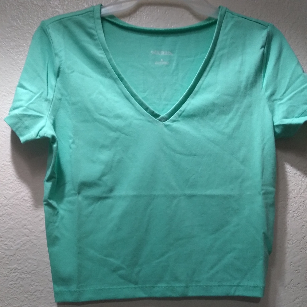 WILD FABLE NEW NWOT TOP SIZE M COLOR  LIGHT GREEN